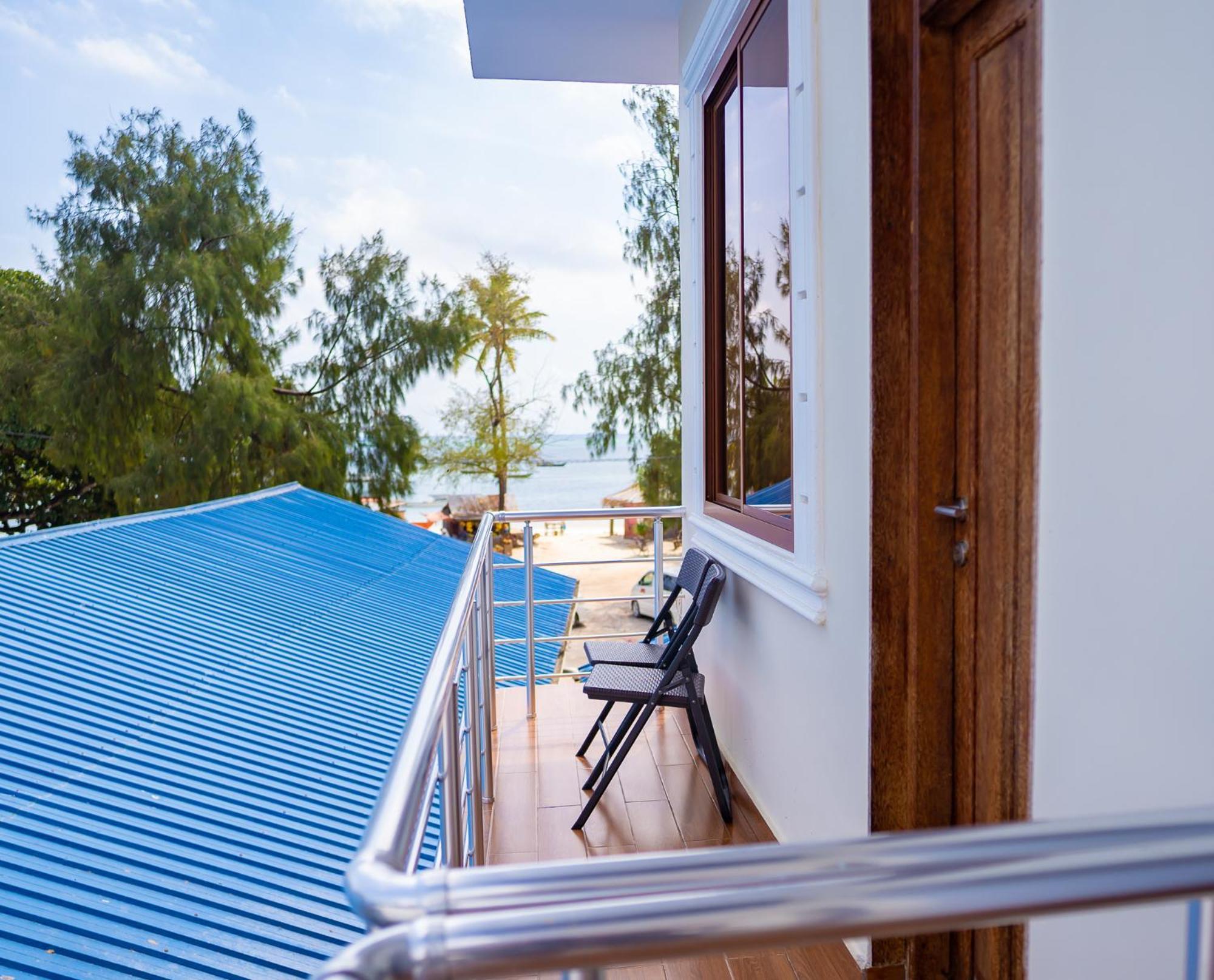 Aurora Beach Hotel Нунгви Екстериор снимка