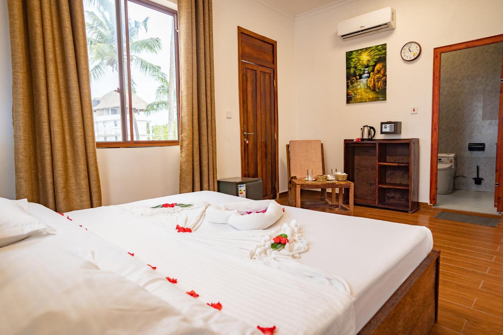 Aurora Beach Hotel Нунгви Екстериор снимка