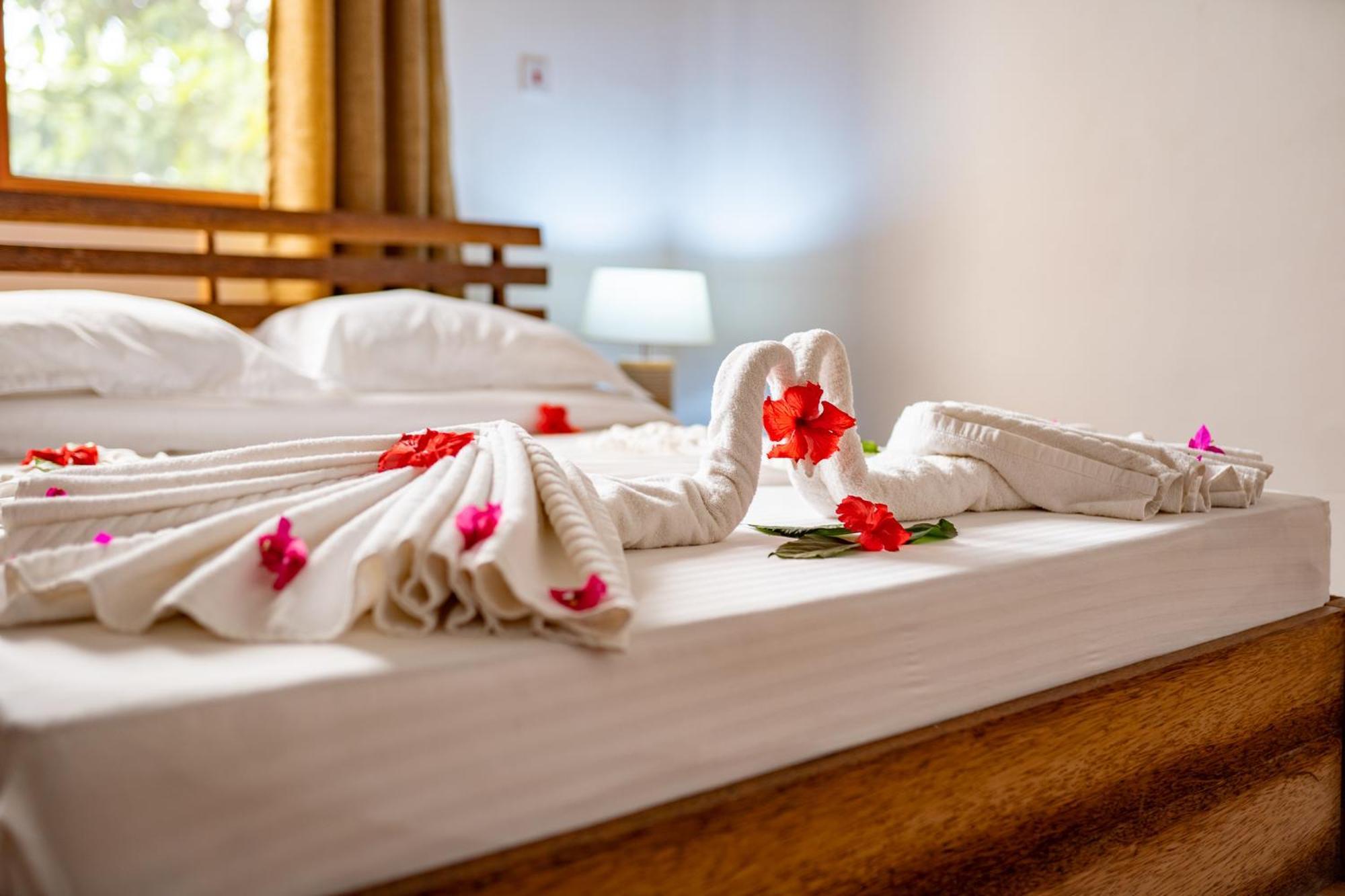 Aurora Beach Hotel Нунгви Екстериор снимка