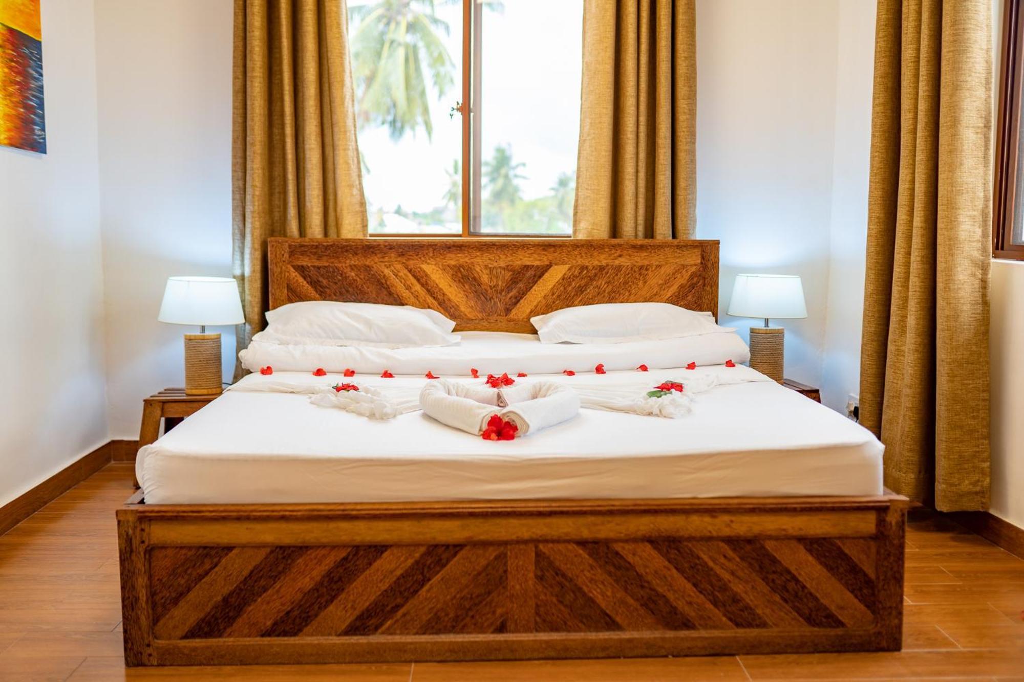 Aurora Beach Hotel Нунгви Екстериор снимка